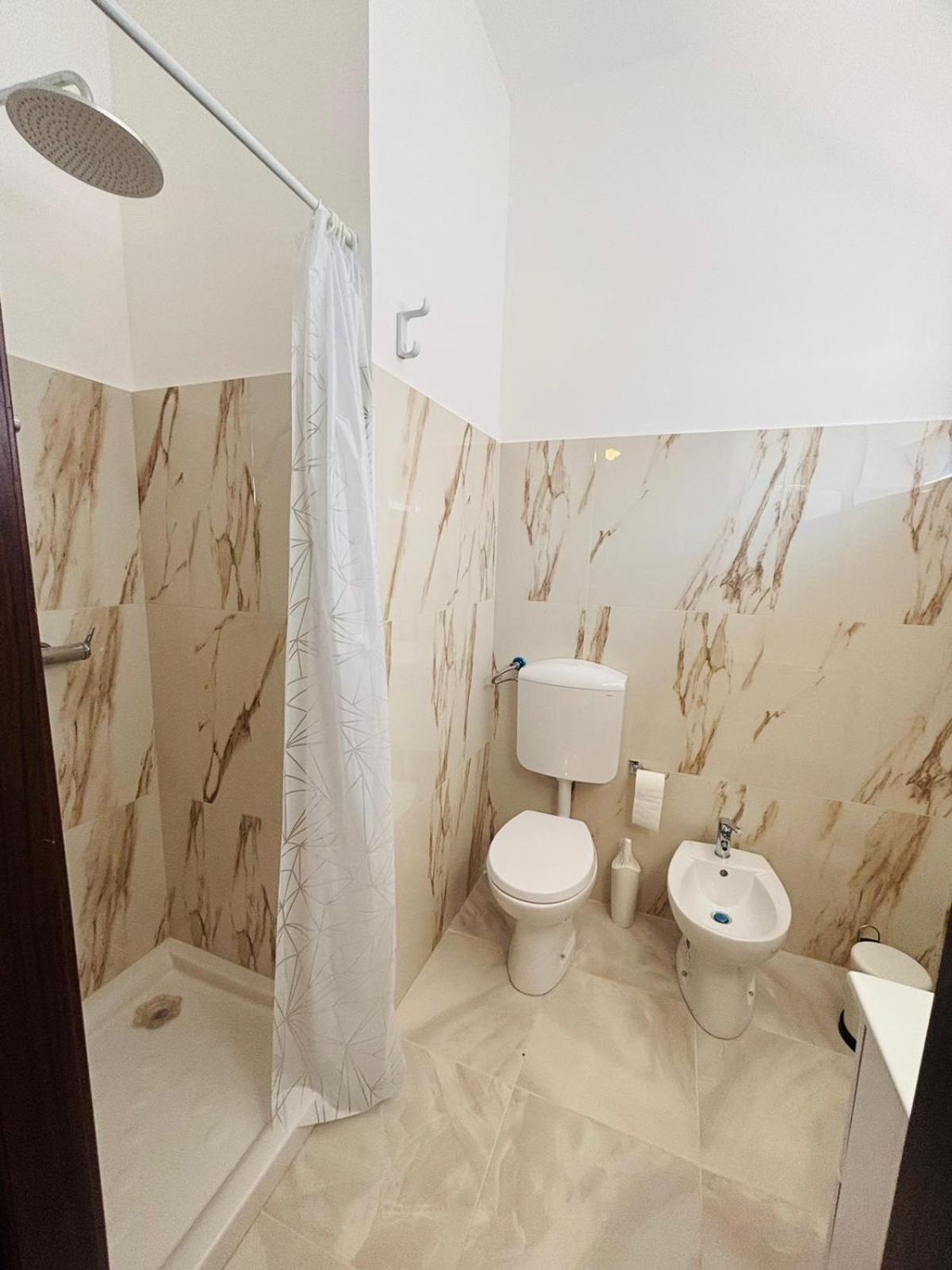 Matthias Central Rooms And Accomodation Bari Exterior foto