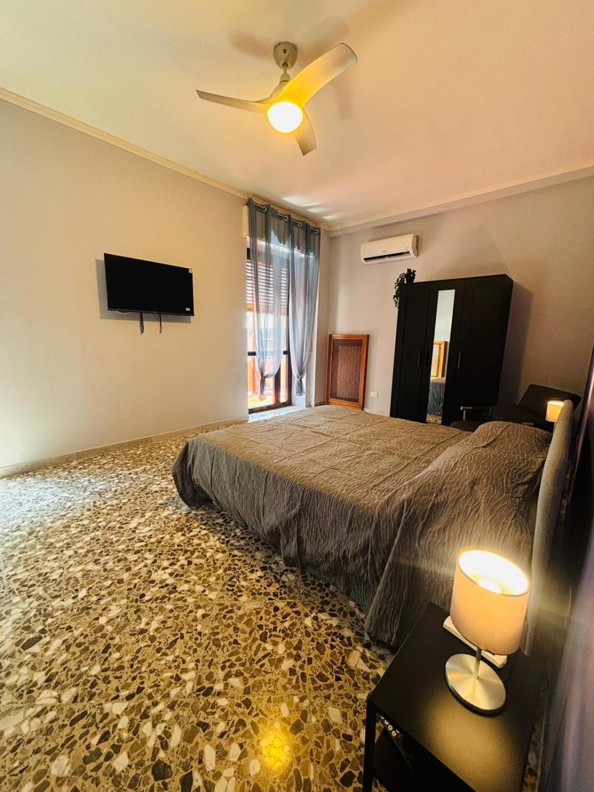 Matthias Central Rooms And Accomodation Bari Exterior foto